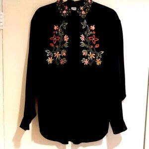 Gorgeous HYPE Vintage 1980's  Embroidered Blouse - Size M Excellent Condition.